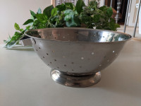 Used stainless steel large colander in excellent condition