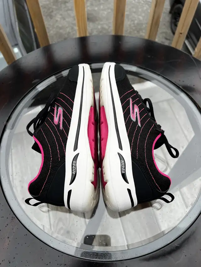 SKECHERS Women's GOWALK ARCHFIT Shoes - TRUE VISION 7 sz in Women's - Shoes in Cape Breton - Image 9