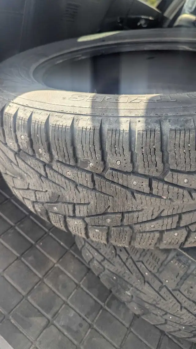 Pneus cloutés Nokian 235/60R18 occasion in Tires & Rims in Laurentides - Image 4