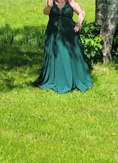 Prom dress for sale size 18 just looking to get rid of it price is negotiable