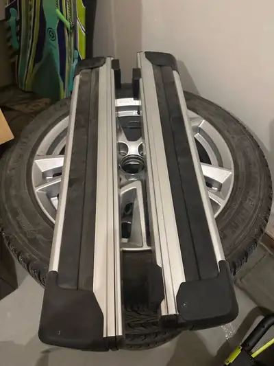 Genuine Volvo OEM ski & snowboard rack. Set of 2. Good condition and fully functional. Fits compatib...