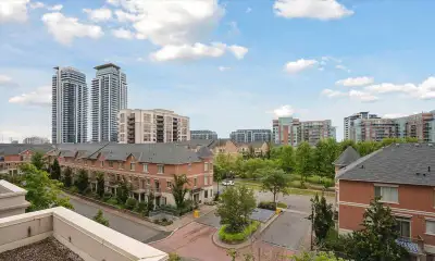 One Bedroom, balcony, swiming pool Condo @ Bayview & Hg 7