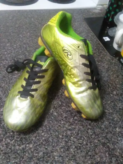 Rawling soccer cleats / shoes Size 7, View more