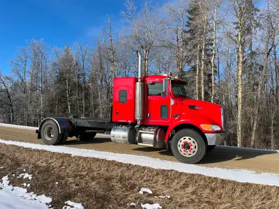 2006 335 Peterbilt 300 hp c7 cat engine 6 speed Allison tranny Air brakes 23k rear Air ride suspensi...