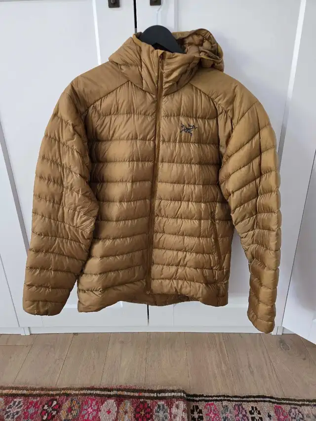 Arc'teryx Cerium LT Hoody Mens Large in Men's in City of Toronto - Image 2