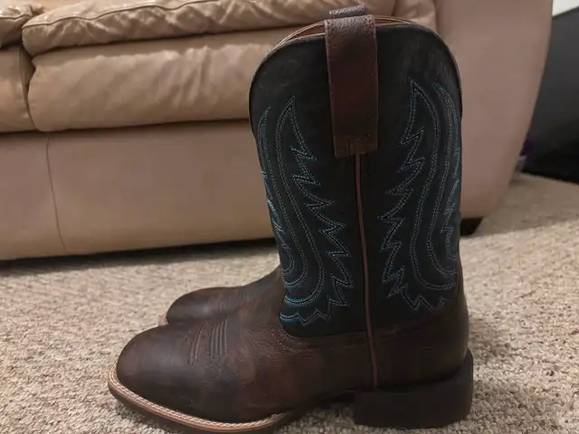 Brand New Ariat 9.5 EE Cowboy Boots Worn Once Super Nice