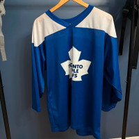 Toronto Maple Leafs - CCM Official Licensed Jersey - Mens M