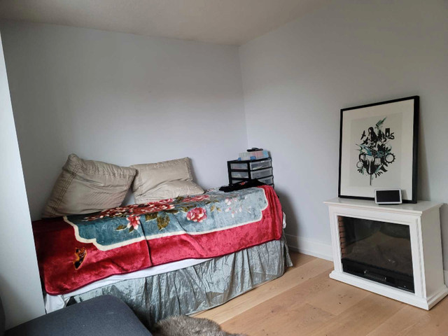 Room for Rent in Newmarket - $1,150 in Room Rentals & Roommates in Markham / York Region - Image 2