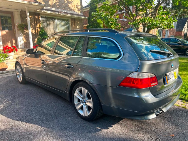 2006 BMW 530 XI Touring Sports Wagon — photo 2