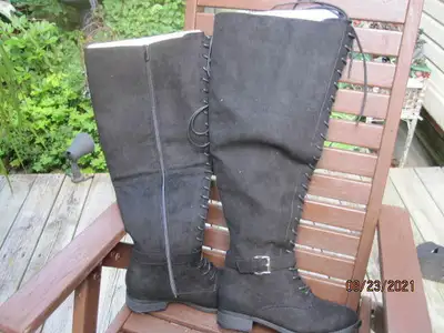 Boots Torrid  size 9, View more