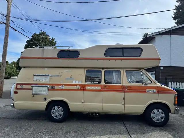 1981 Dodge RAM B350 Royal Okanagon Camper Van in Travel Trailers & Campers in Comox / Courtenay / Cumberland - Image 3