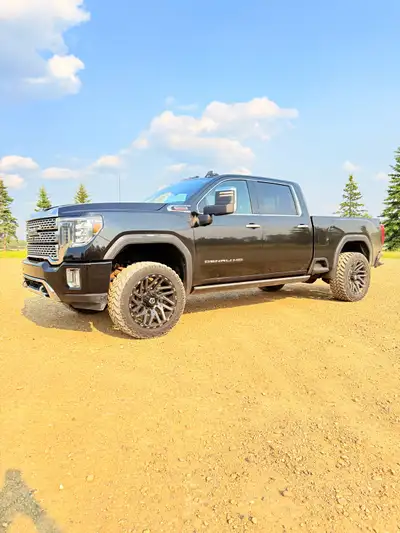 Single owner Denali black dimond addition Diesle pickup. Truck is In great shape ready for its new o...