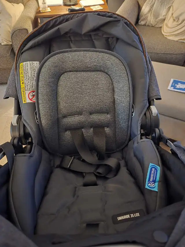 Graco Modes Trio and SnugRide 35 Lite595521282234787848