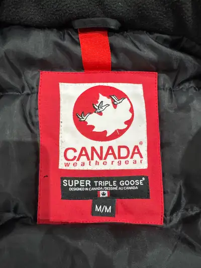 The Jacket is lightly used and in excellent condition Canada Goose Super Triple layer Medium size wi...