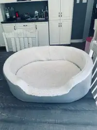 "Top Paw" pet bed in great condition & clean