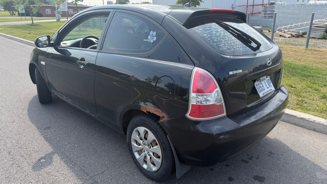 Hyundai Accent 2011 — photo 2