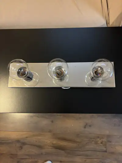Builders bathroom vanity light and mirror. Mirror measurements are 27" x 42". Also have a larger mir...