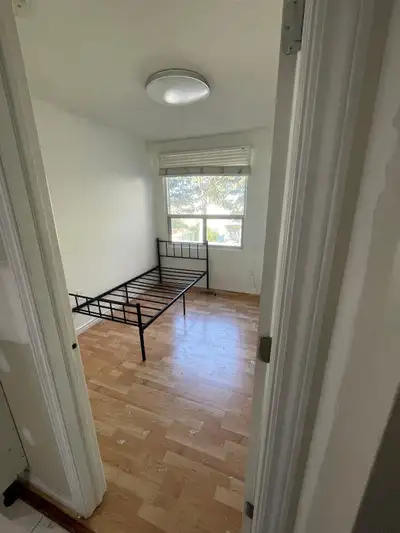 Private room for rent available from August 1 Rent 650 Close to line 1 line 5 subway, metro , yorkda...