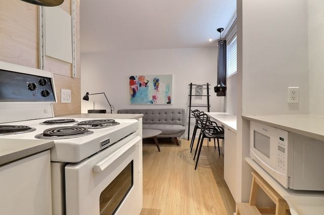 Superbe Studio Meublé au Cœur du Plateau Métro Laurier 5