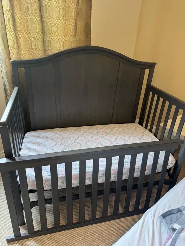 baby crib with mattress in Cribs in Edmonton - Image 2