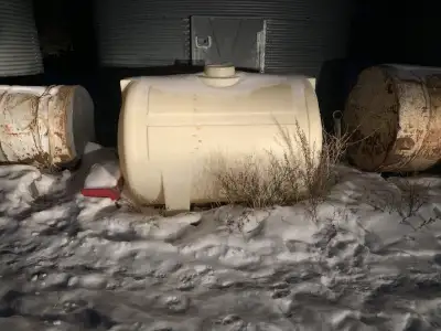 Only thing missing is the lid, other than that it’s a great little water tank. Price is obo