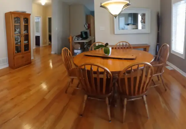 Dining Room Set in Dining Tables & Sets in Barrie - Image 2