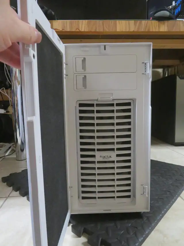 Fractal Design Define R5 Computer Case (White, solid panel) in System Components in St. Catharines - Image 3
