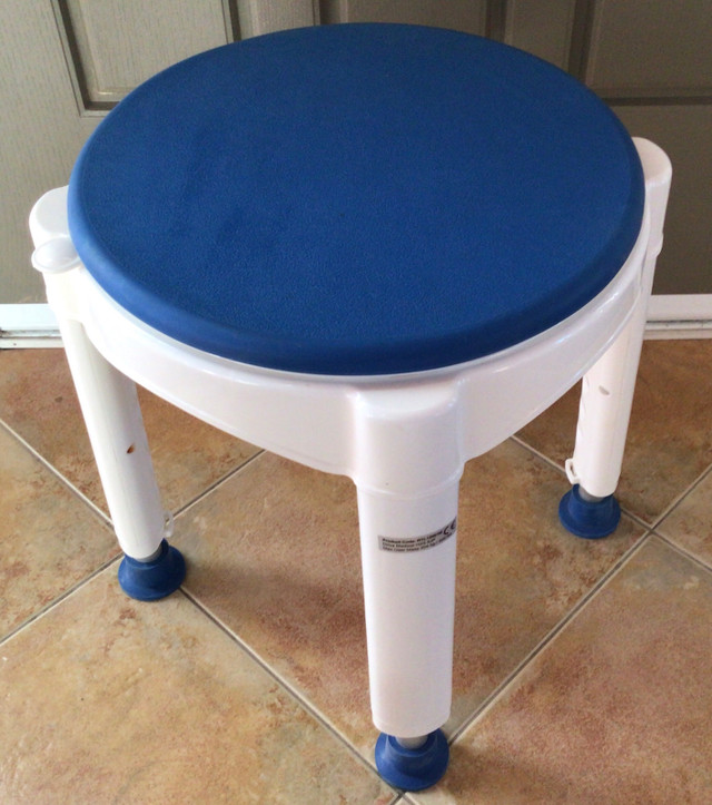 Shower stool  dans Santé et besoins spéciaux  à Dartmouth - Image 2