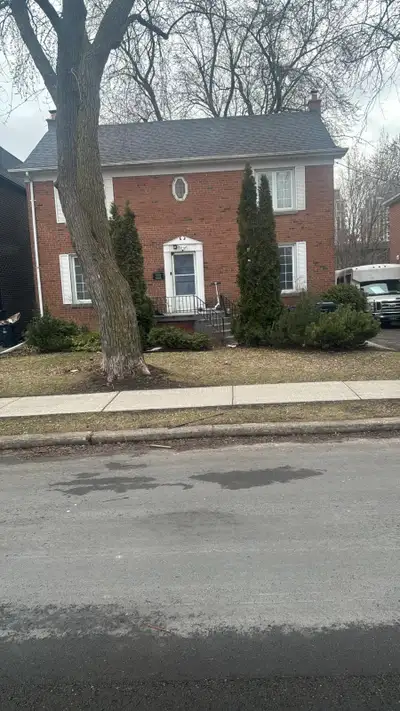 Proprietor offering Yonge-Sheppard Furnished (or Unfurnished) house: first and second floors; 3️⃣Bed...
