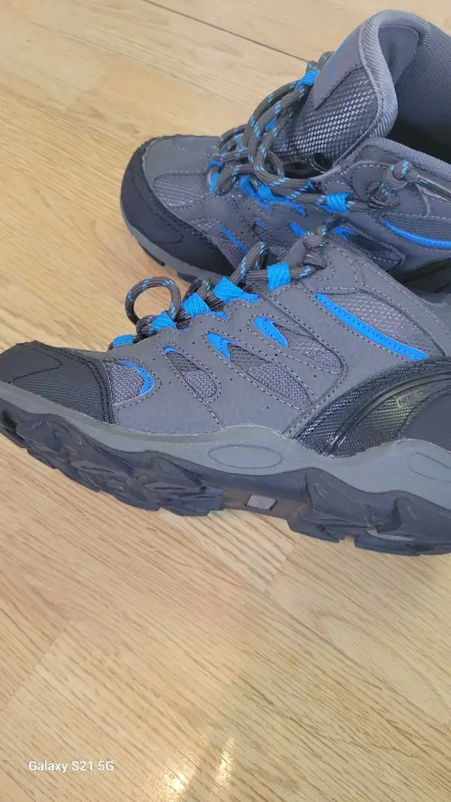 winter shoes size 3 in Hobbies & Crafts in Sudbury - Image 6