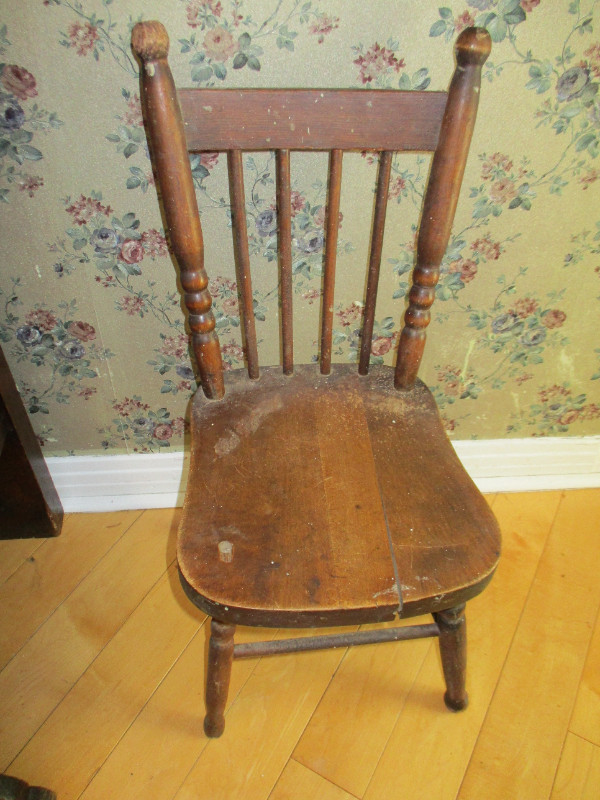 Petite table et 2 chaises bois pour enfants antiques dans Art et objets de collection  à Longueuil/Rive Sud - Image 3