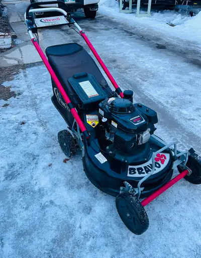 Bravo 25 Commercial Lawn Mower with Honda Engine, View more
