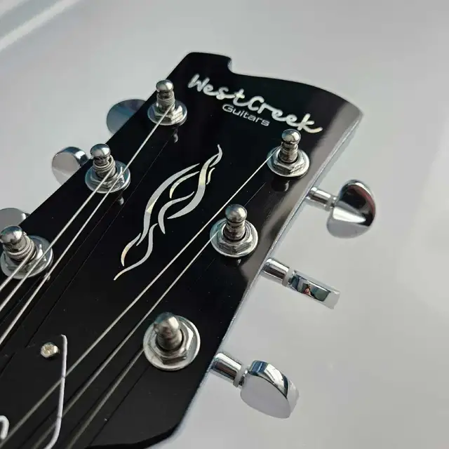 Westcreek 333, Semi-Hollow Guitar in Guitars in Bedford - Image 4