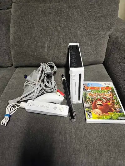 Nintendo wii console, backwards compatible with the nintendo gamecube. Has been tested and works gre...
