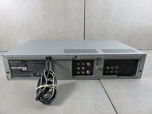 Sony DVD VCR Combo Video Player with Remote Control in Video & TV Accessories in City of Halifax - Image 4