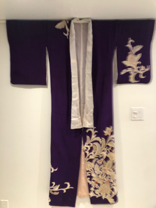 VINTAGE CREPE SILK WOMEN PURPLE HOUMONGI KIMONO in Arts & Collectibles in City of Toronto - Image 2