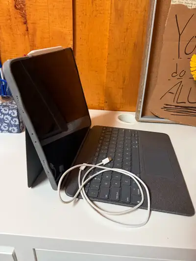 iPad Pro 12.9” 128 GB 6th Gen , View more