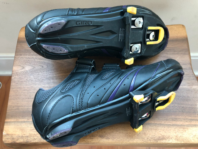 LIKE NEW - Giro Sante Women’s Cycling Shoes 6 / 6.5  in Clothing, Shoes & Accessories in Mississauga / Peel Region - Image 2