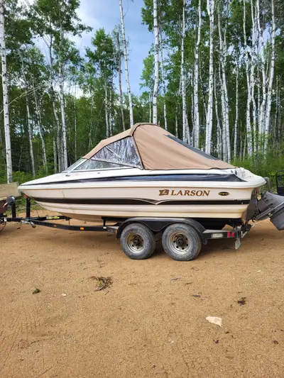 2003 Larson LXI 210 Fiberglass Boat in excellent condition. 21' long. Stored inside. 5.0 litre Gas V...