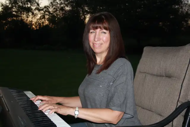 Piano Lessons504016697757552640