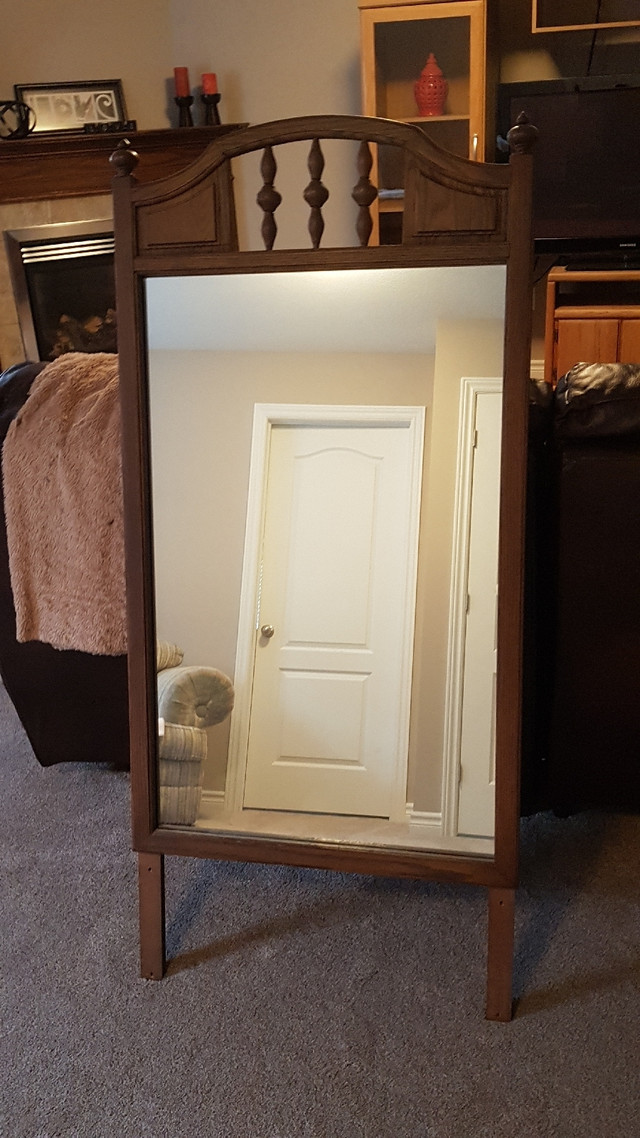 Vintage Antique Wood Dresser with Mirror in Dressers & Wardrobes in Sarnia - Image 3