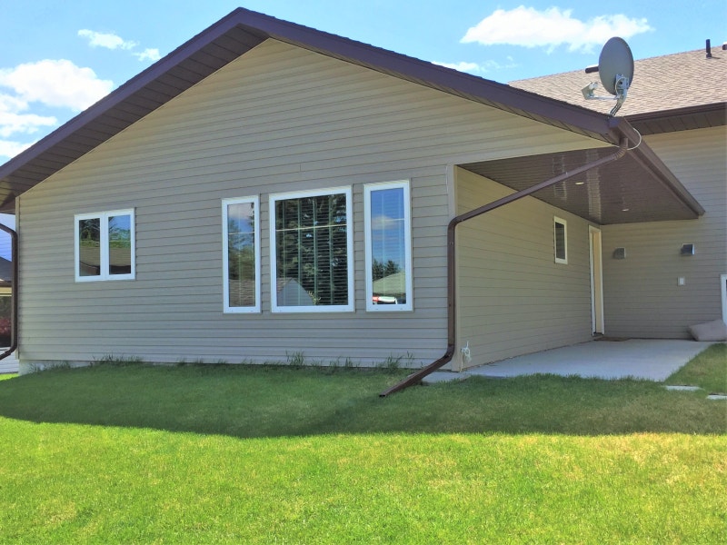 Modern, clean 1 Bdrm suite w/garage parkingSpringside Long Term