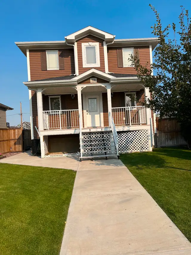 Eavestrough,siding,soffit and fascia in Lawn, Tree Maintenance & Eavestrough in Medicine Hat - Image 4
