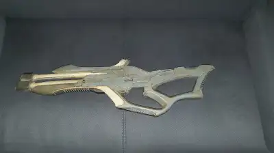 You are looking at a screen used alien rifle used in Star Trek Voyager, DS9 and Enterprise. s. The r...