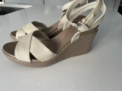 Sandalles Croc pour femmes- jamais portées (Gr.: 6), View more