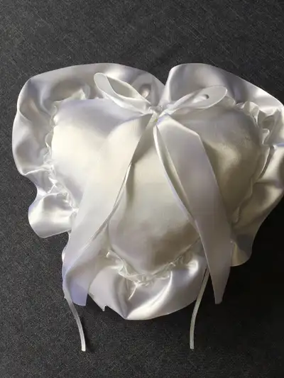 99.9% New Wedding Ring Pillow, View more