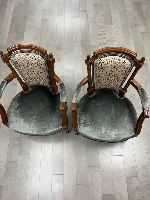 2 Très beaux fauteuils de style antique de grande qualité dans Chaises, Fauteuils inclinables  à Ville de Montréal