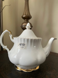 Royal Albert ValD’or-Teapot