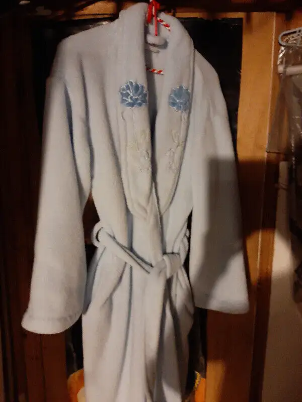 ROBE DE CHAMBRE in Women's - Bottoms in Trois-Rivières - Image 2