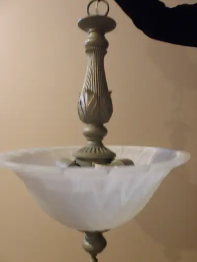 Très belle lampe suspendue 15 1/2 po. diamètre., View more